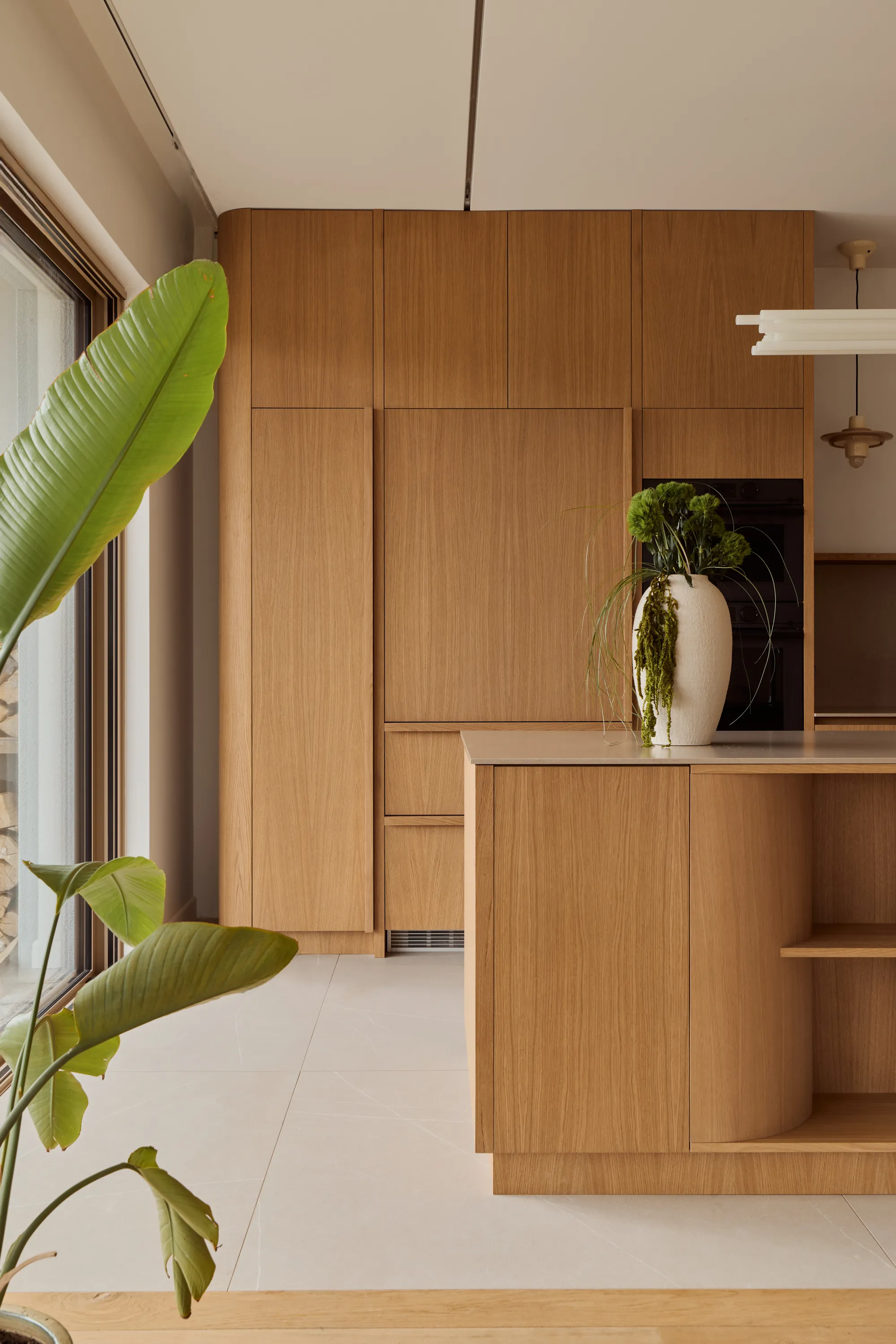 Light oak kitchen with curved open shelving — Prosta Studio project