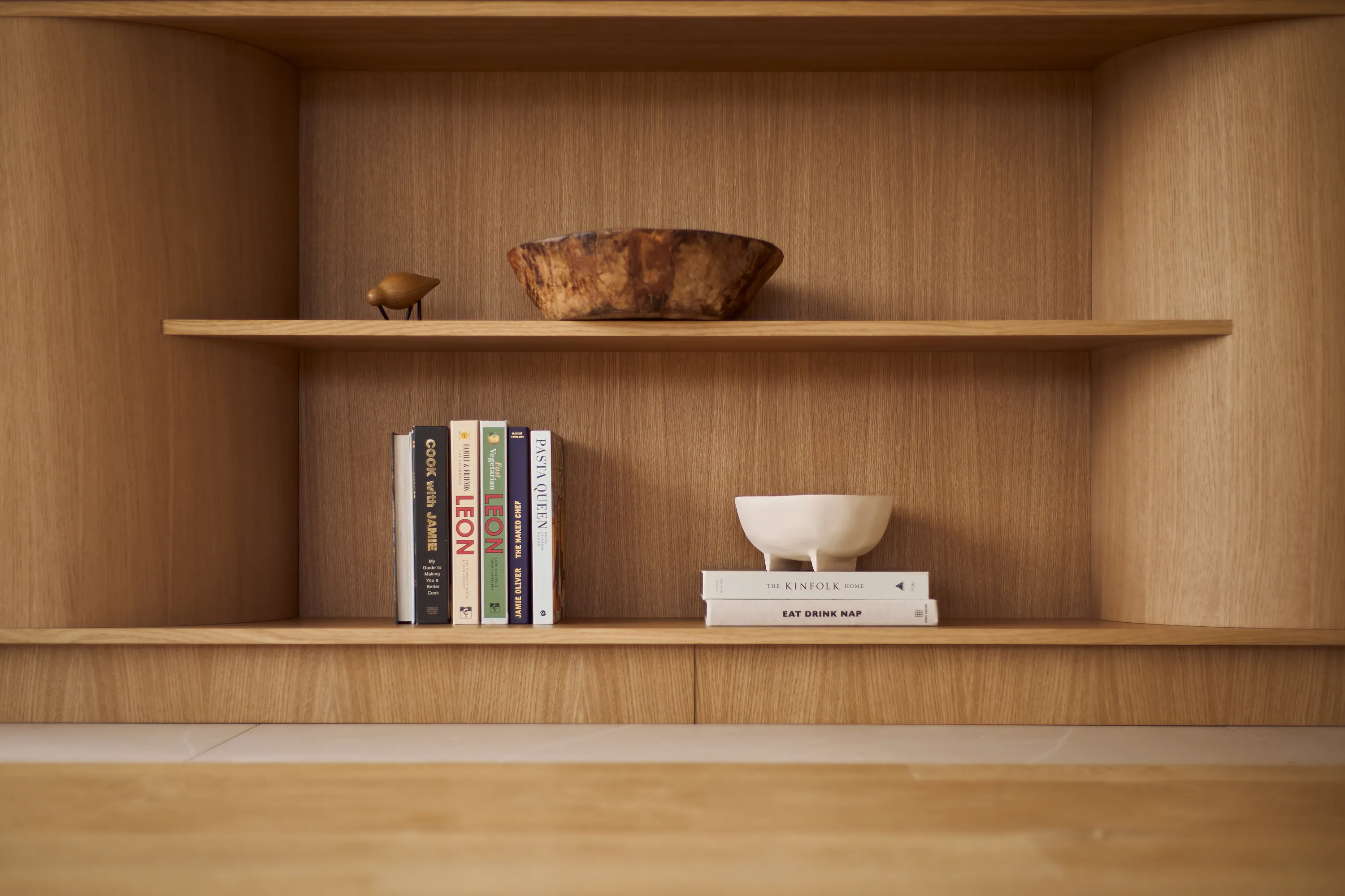 Light oak kitchen with natural grain and integrated pulls